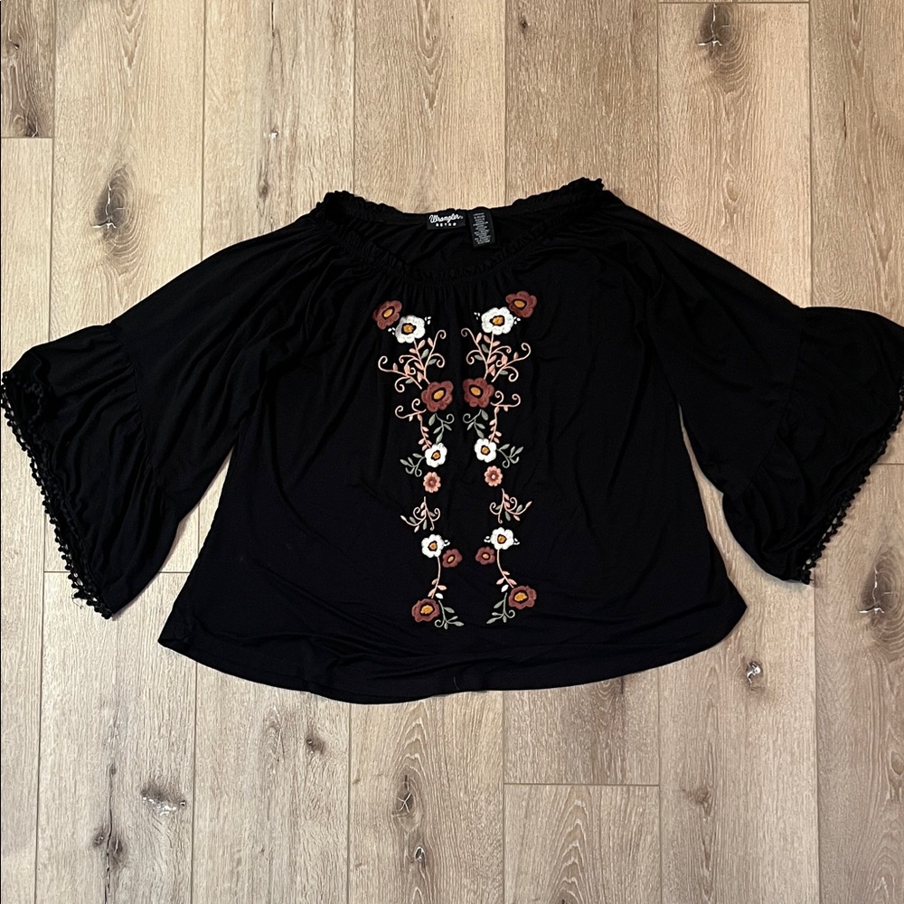 Wrangler - Retro embroidered floral blouse, beautiful colors, lots of stretch